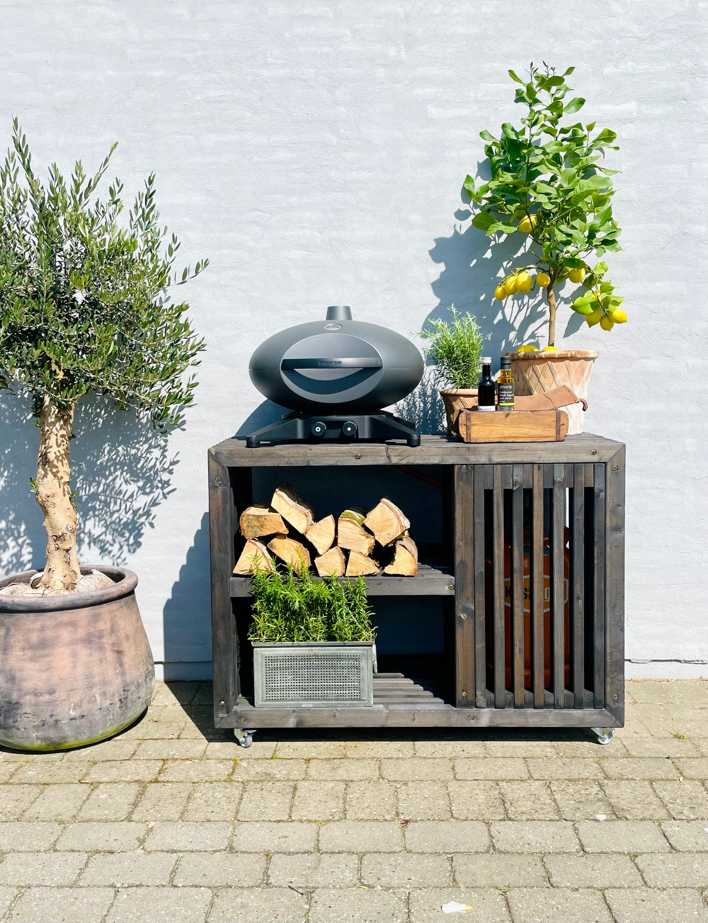 Grillbord med Gasflaskeskjuler | Sortbejdset