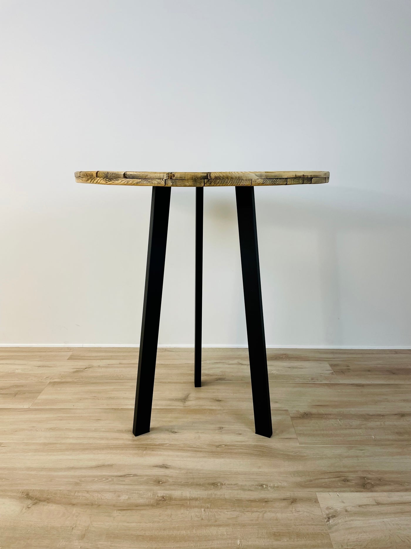 Barbord af Kabeltromle på Sort Stålstel