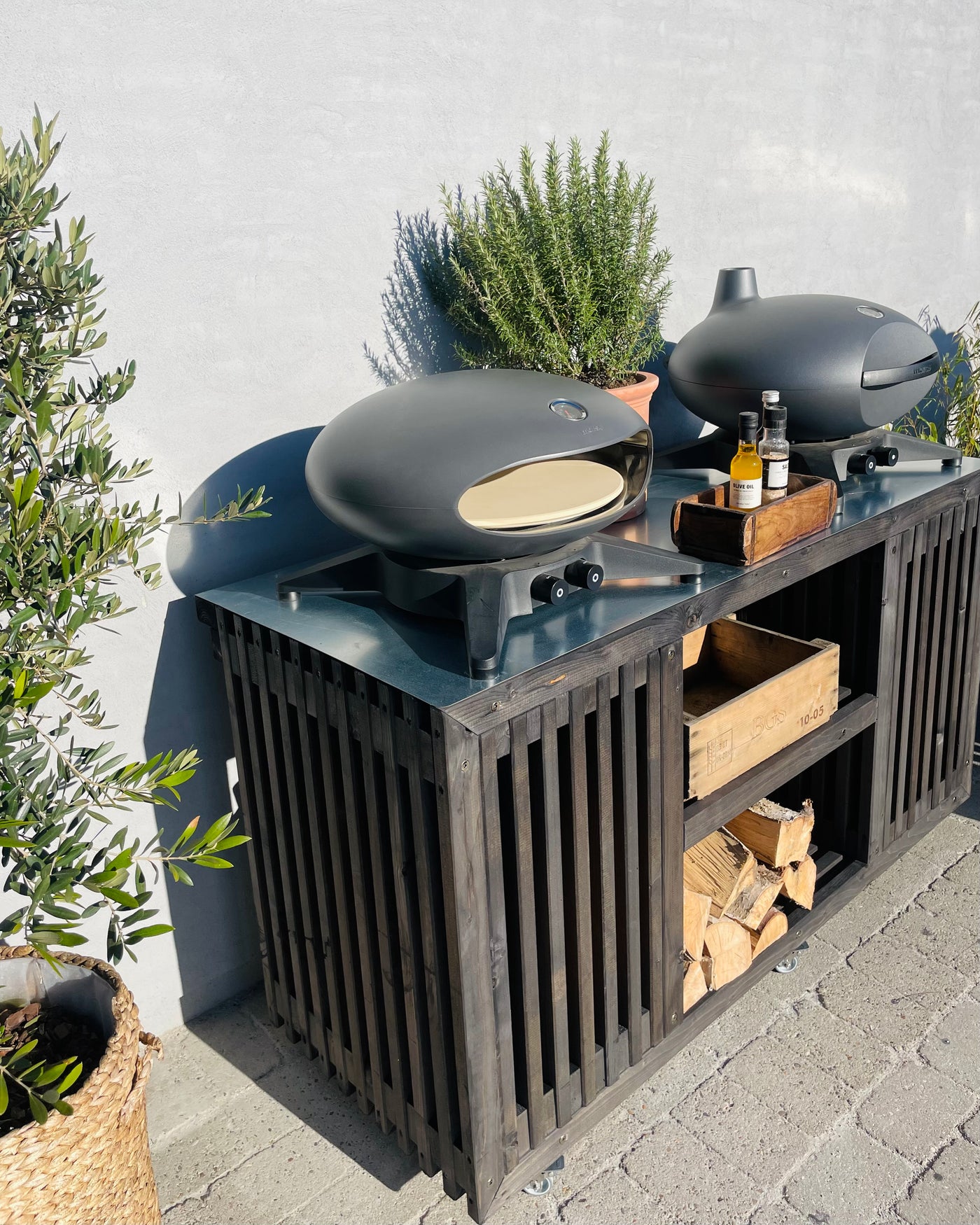 Luksus Grillbord med Dobbelt Gasflaskeskjuler | Sorte traller