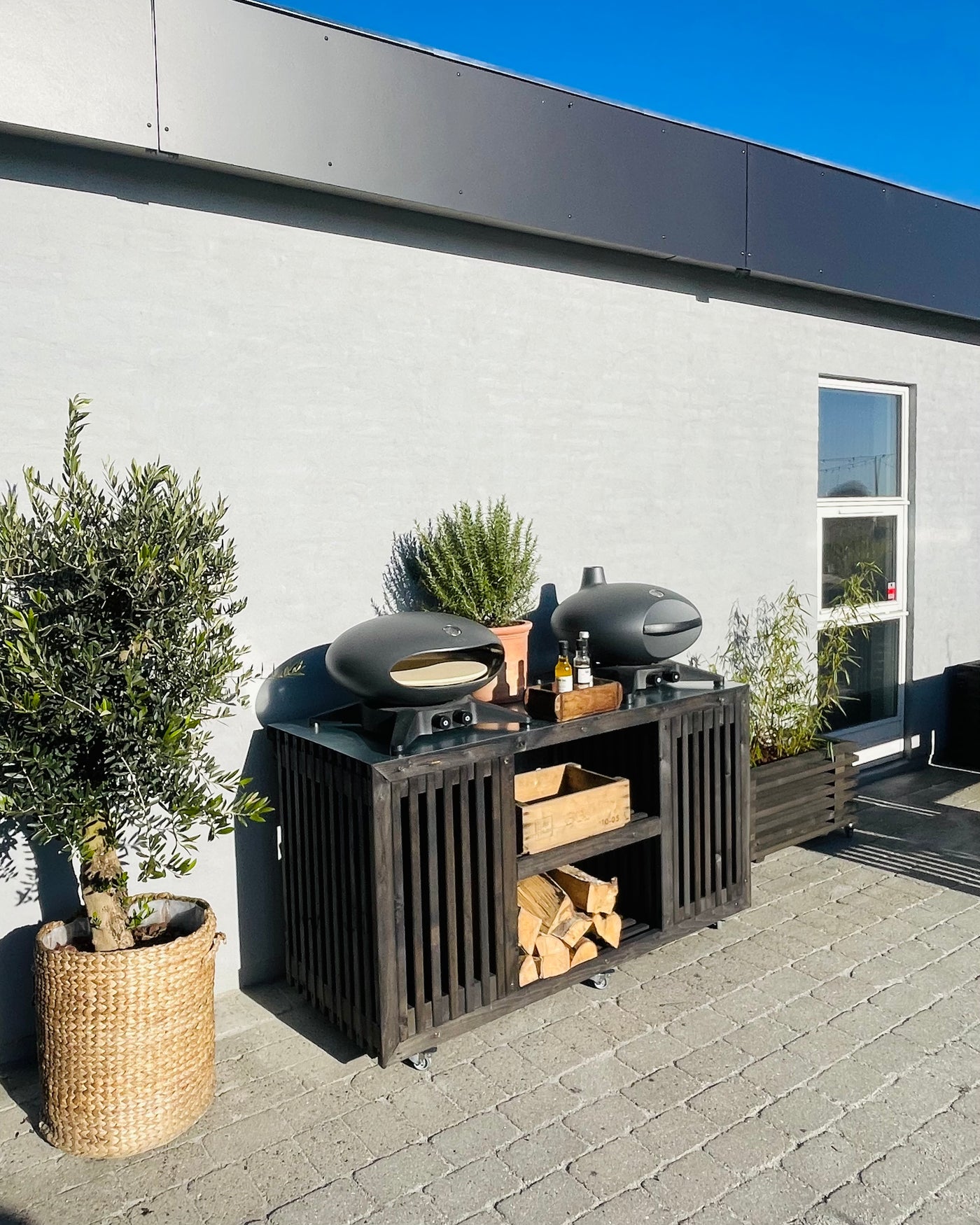 Luksus Grillbord med Dobbelt Gasflaskeskjuler | Sorte traller