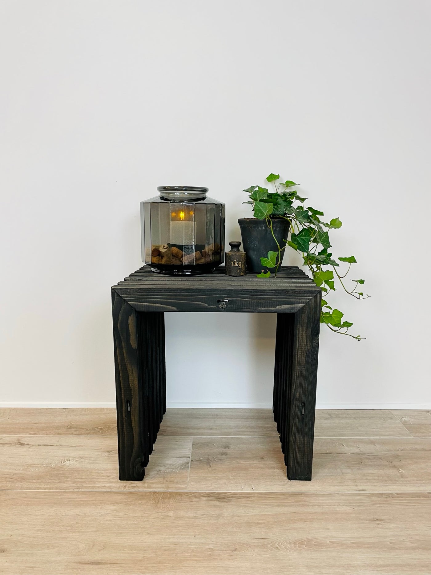 Skammel af traller | Sortbejdset