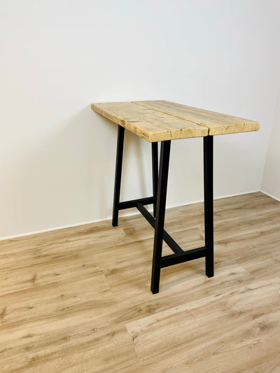 Barbord af Genbrugsplanker