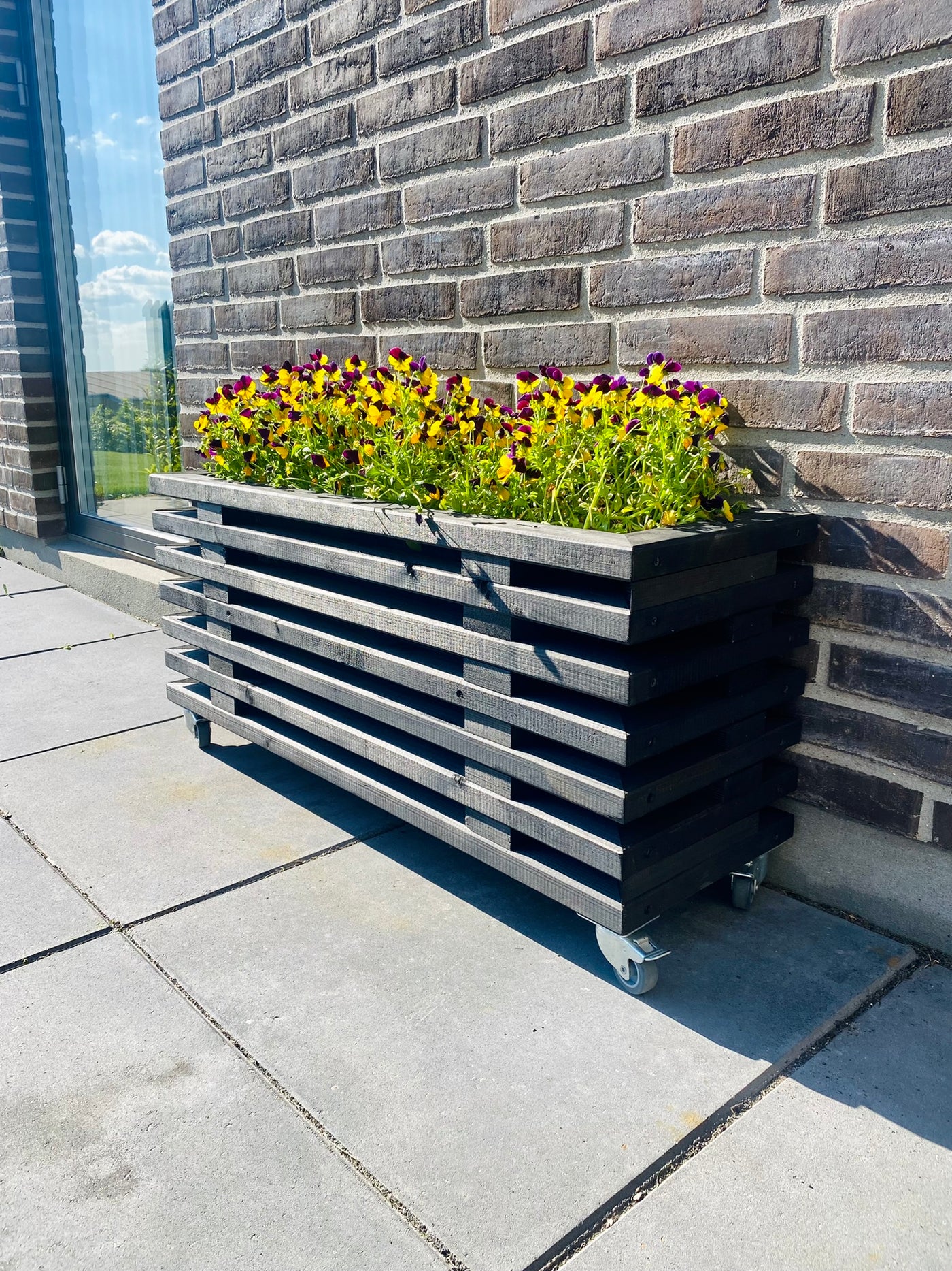 Blomsterkasse af Traller | Sortbejdset