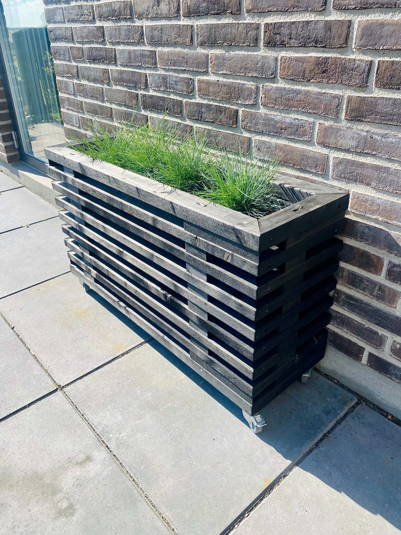 Blomsterkasse af Traller | Sortbejdset